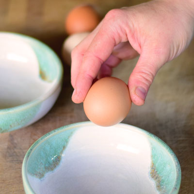 1. Schritt - Gefäß zum Eier trennen