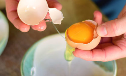 Eigelb vom Eiweiß trennen – So ist Eier trennen einfach!