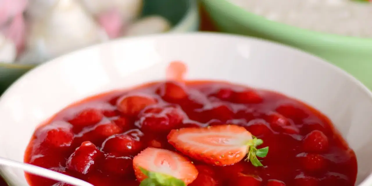 Erdbeer-Kompott mit gefrorenen Erdbeeren