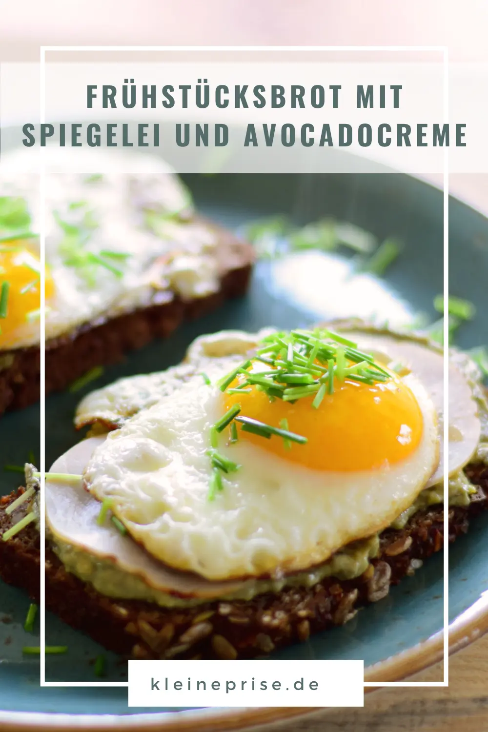 Pinterest: Frühstücksbrot mit Spiegelei und Avocadocreme
