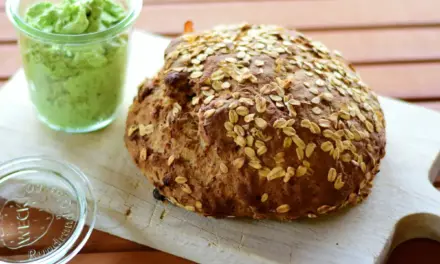 Kleines Gewürzbrot mit Früchtemüsli