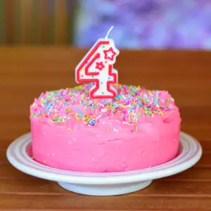 Konfetti-Kuchen für Geburtstag 4 Jahre - Schnell und Einfach Konfetti-Kuchen