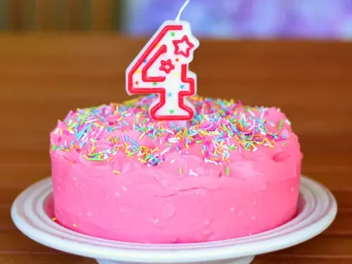 Konfetti-Kuchen für Geburtstag 4 Jahre – Schnell und Einfach