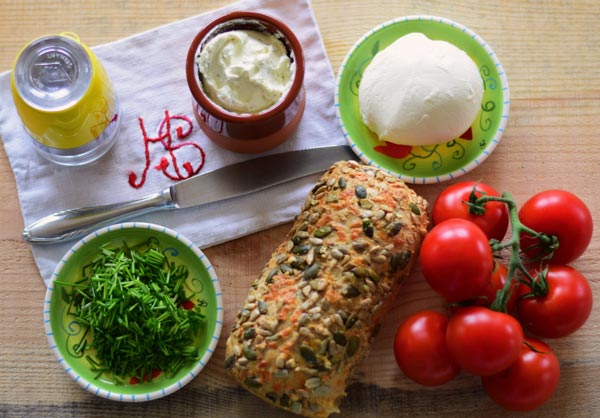 Zutatenliste für das Rezept Kürbiskernbrötchen mit Tomate und Mozzarella