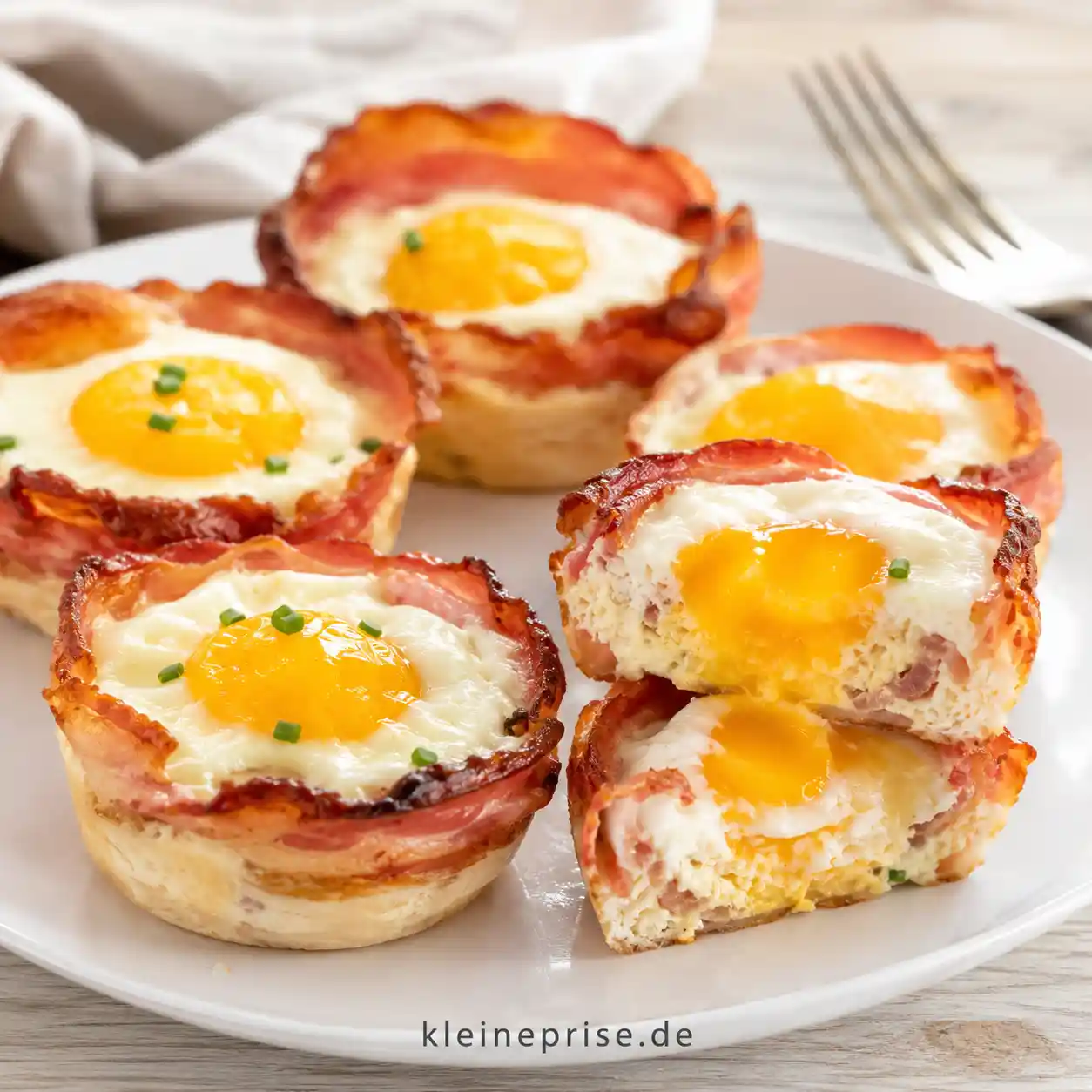Low Carb Bacon und Ei Muffins aus dem Ofen Low Carb Bacon und Ei Muffins aus dem Ofen | Kleine Prise
