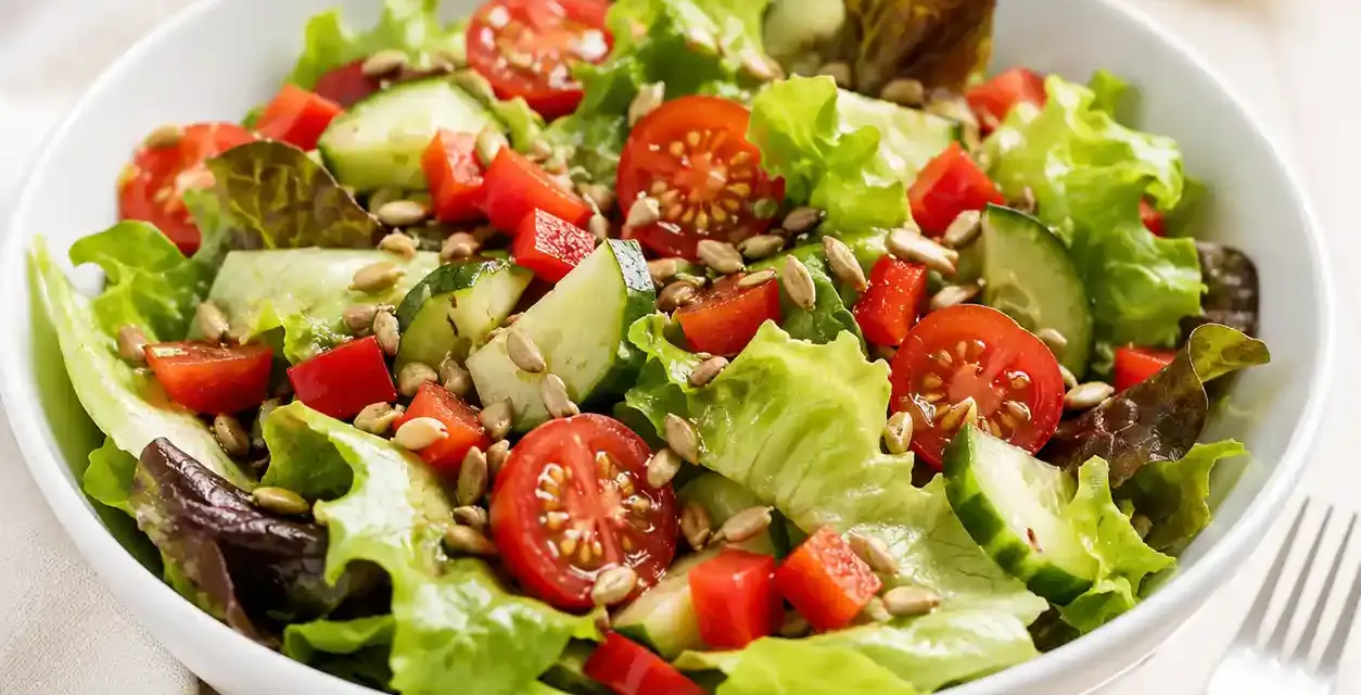 Low Carb Beilagensalat: frisch, einfach und schnell gemacht