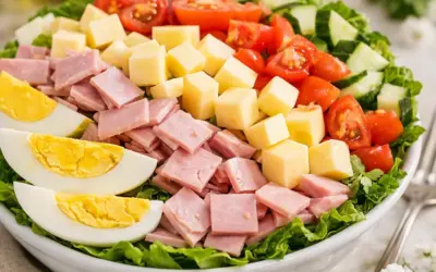 Einfache Rezepte und Spielideen für Kinder Low Carb Chef-Salat