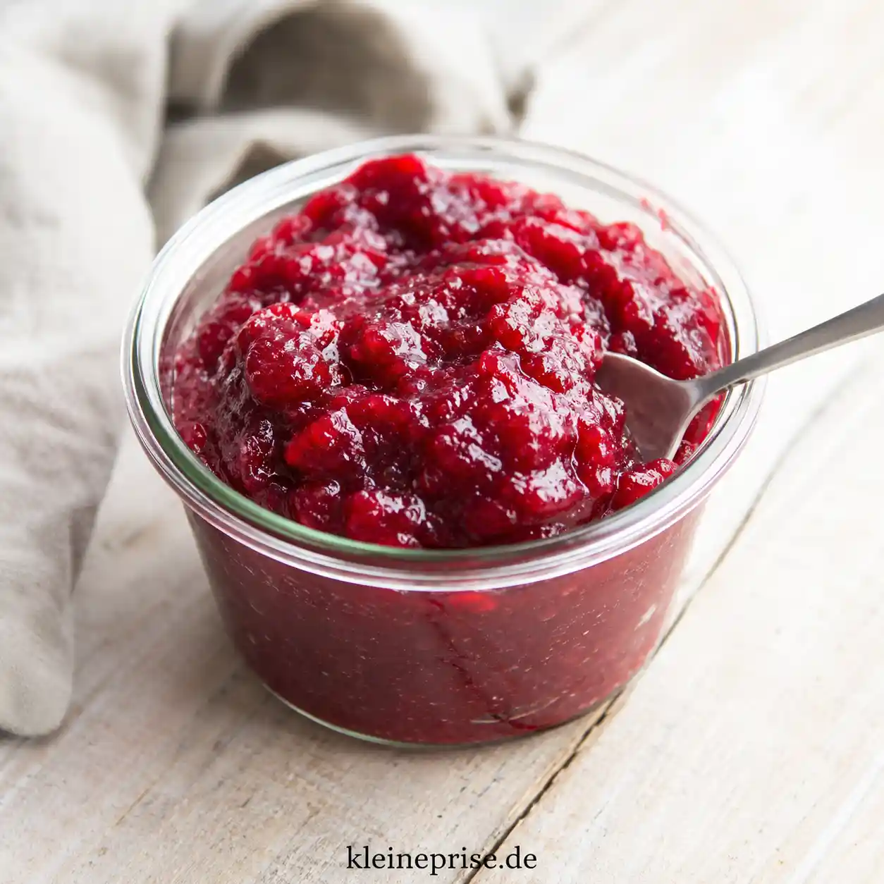 Low Carb Cranberry Sauce einfach selber machen Low Carb Cranberry Sauce einfach selber machen | Kleine Prise
