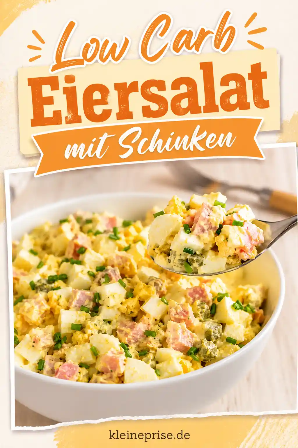 Low Carb Eiersalat mit Schinken Pinterest Bild Pinterest Bild für Low Carb Eiersalat mit Schinken mit cremigem Eiersalat in Schüssel und Schriftzug