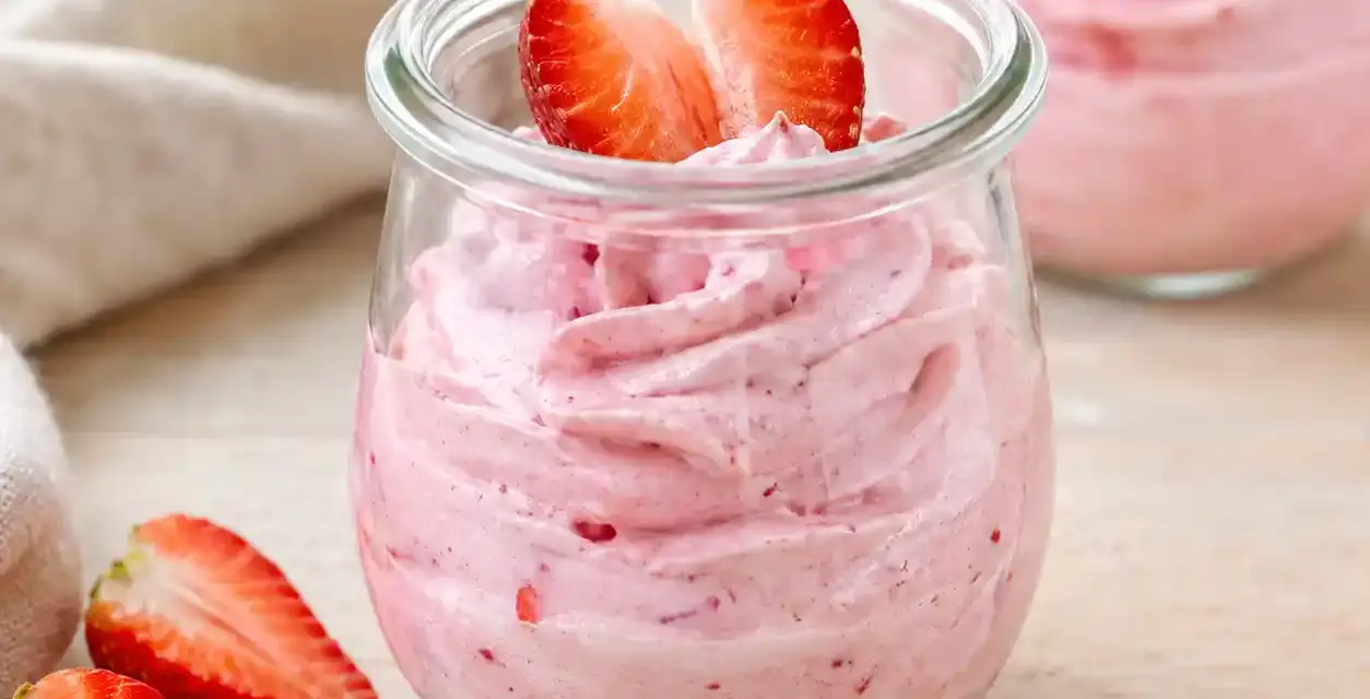 Low Carb Erdbeer Mousse einfach und cremig