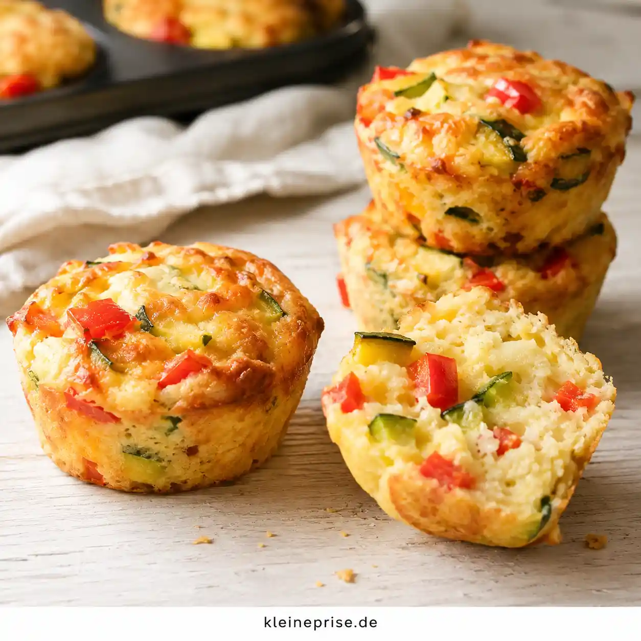 Low Carb Gemüse Muffins mit Zucchini und Paprika Low Carb Gemüse Muffins mit Zucchini und Paprika | Kleine Prise