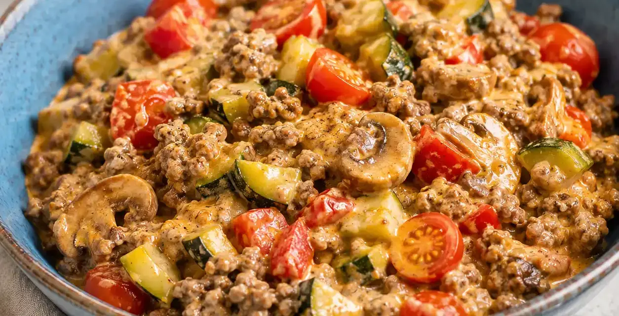 Low Carb Hackfleisch-Gemüse-Pfanne einfach und cremig