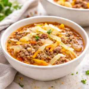 Low Carb Hackfleisch-Weißkohl Suppe Low Carb Hackfleisch-Weißkohl Suppe