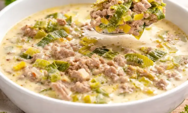 Low Carb Käse-Lauch-Suppe mit Hackfleisch