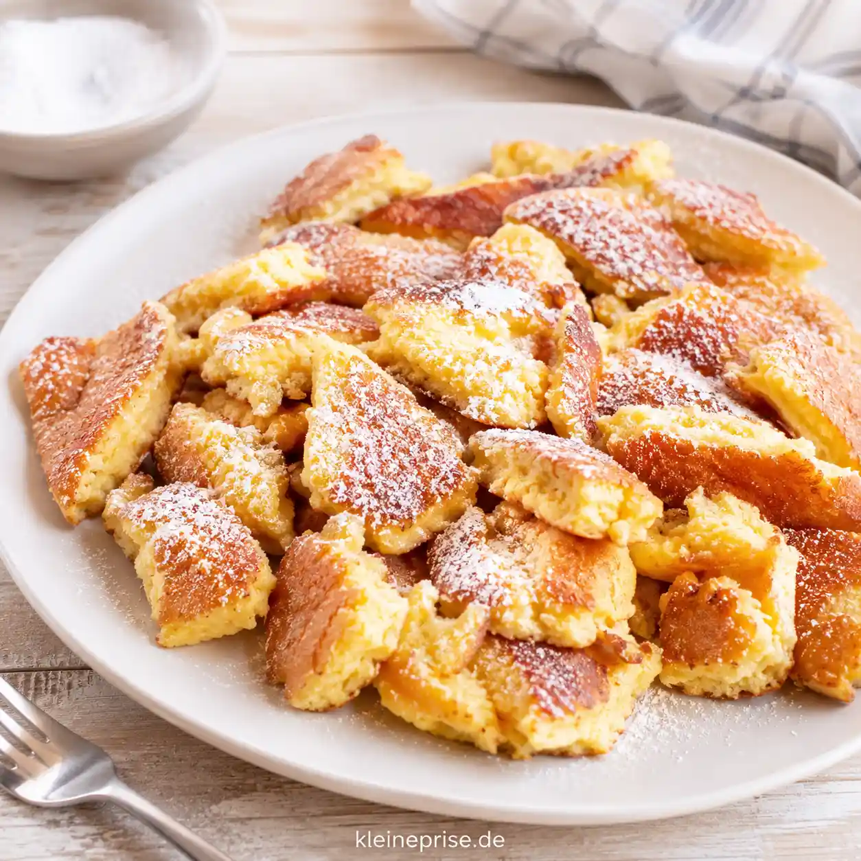 Low Carb Kaiserschmarrn einfach aus der Pfanne Low Carb Kaiserschmarrn einfach aus der Pfanne | Kleine Prise