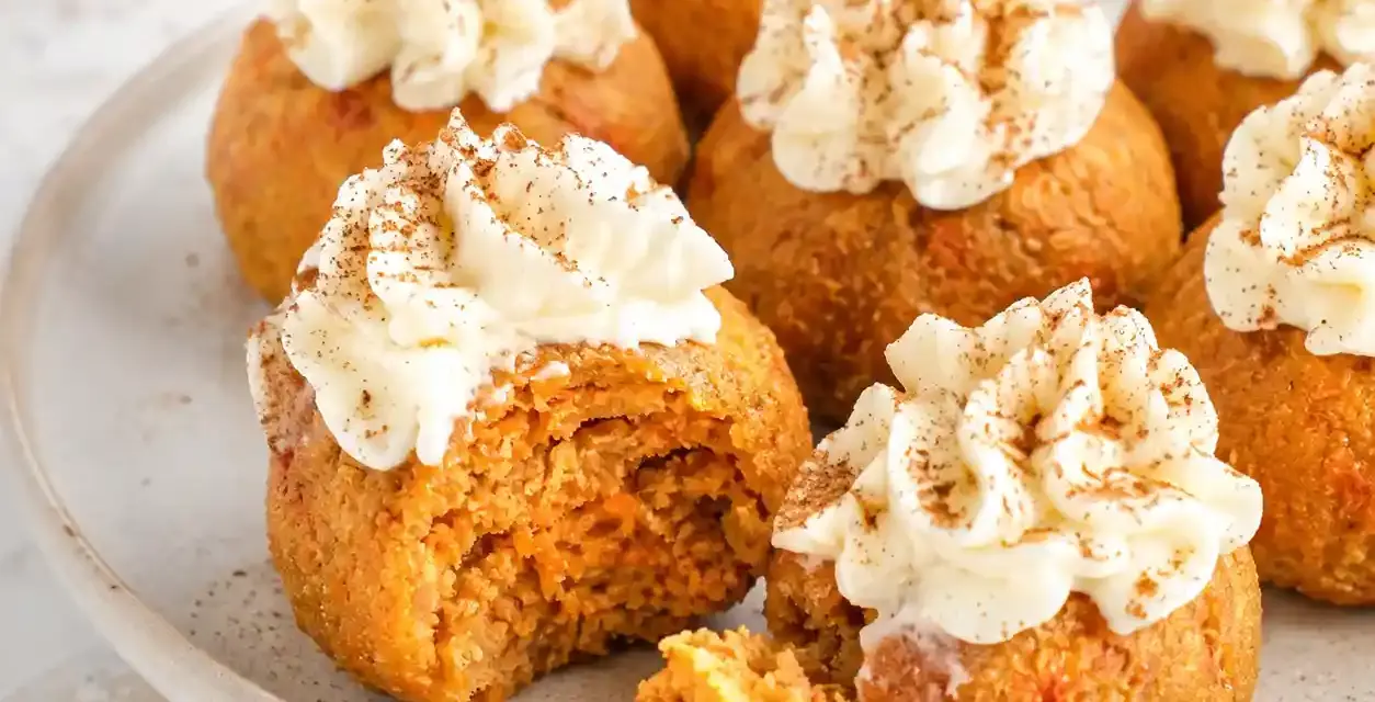 Low Carb Karottenkuchen Fat Bombs mit Frischkäsecreme