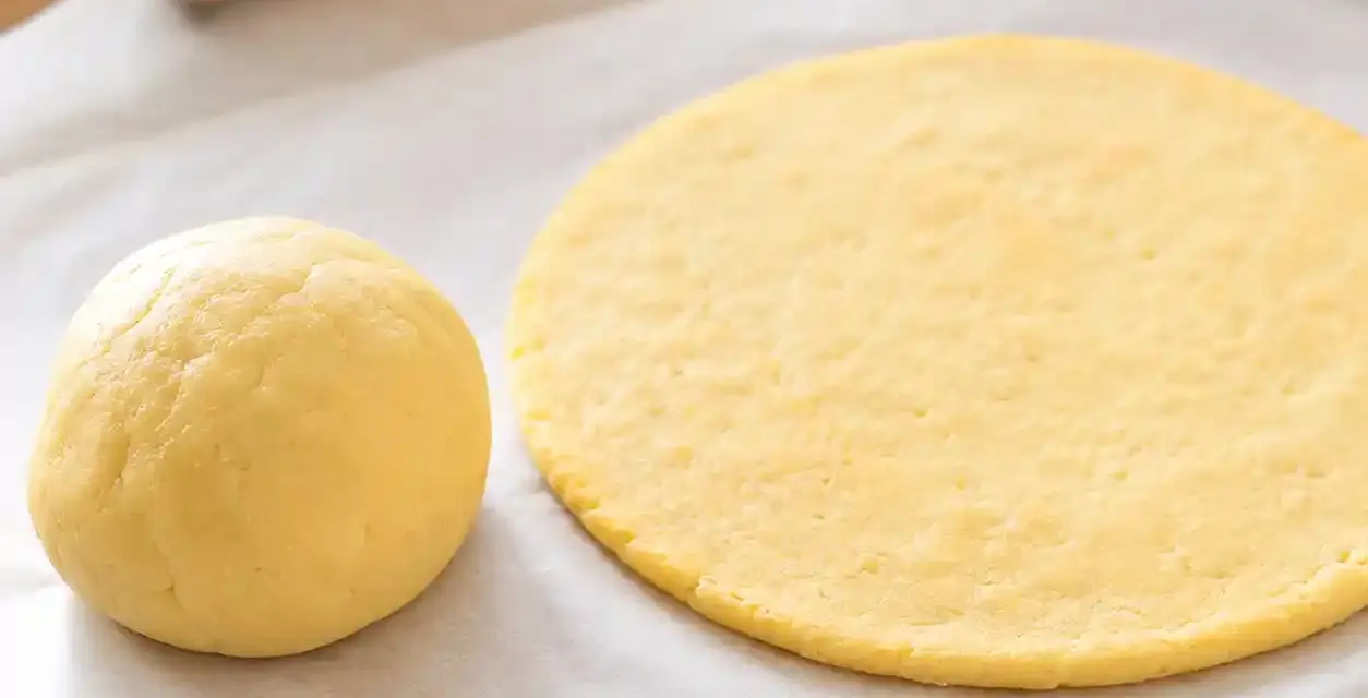 Low Carb Pizzateig mit Mandelmehl einfach selber machen