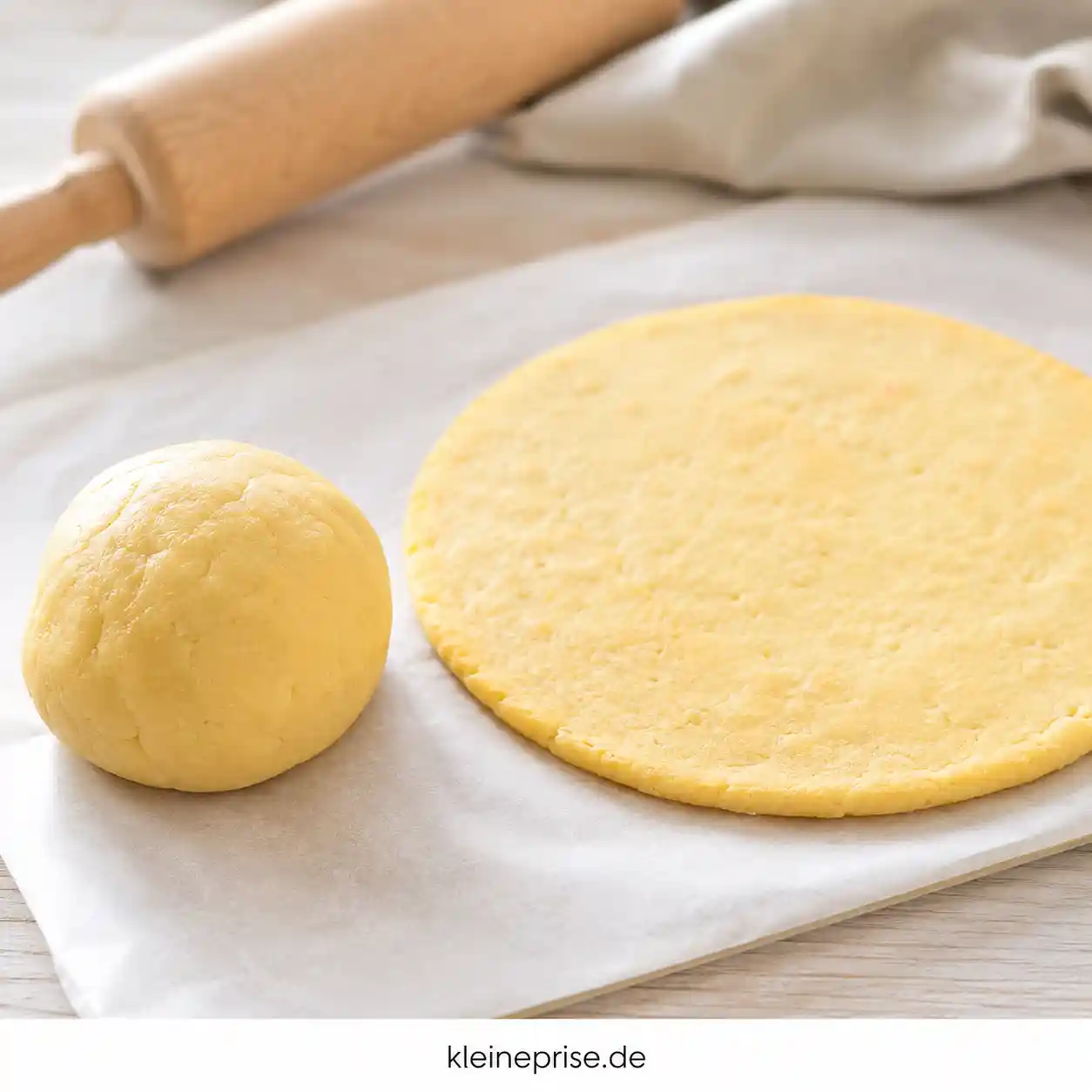 Low Carb Pizzateig mit Mandelmehl einfach selber machen Low Carb Pizzateig mit Mandelmehl einfach selber machen | Kleine Prise