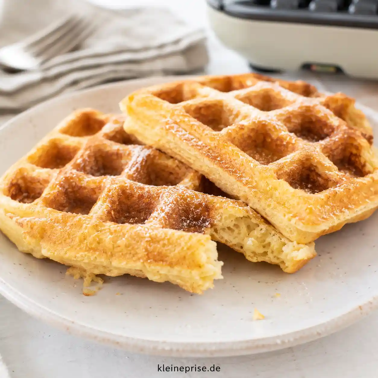 Low Carb Waffeln mit Quark einfach selber machen Low Carb Waffeln mit Quark einfach selber machen | Kleine Prise