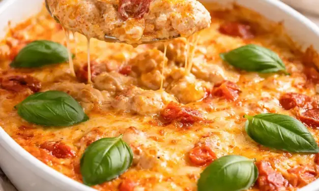 Mediterraner Low Carb Hähnchen-Feta Auflauf