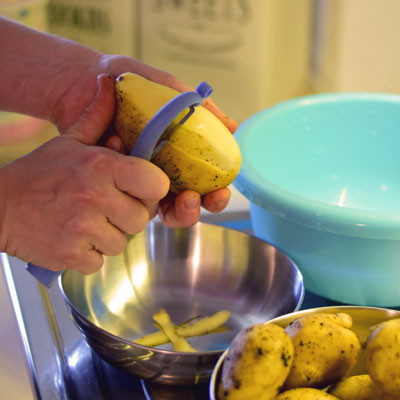 1. Schritt - Kartoffeln schälen