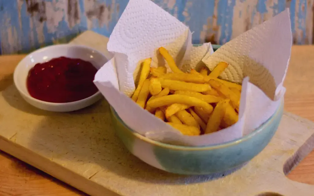 Gesunde Pommes im Backofen selber machen