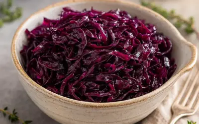 Einfache Rezepte und Spielideen für Kinder Rotkohl für Döner zubereiten