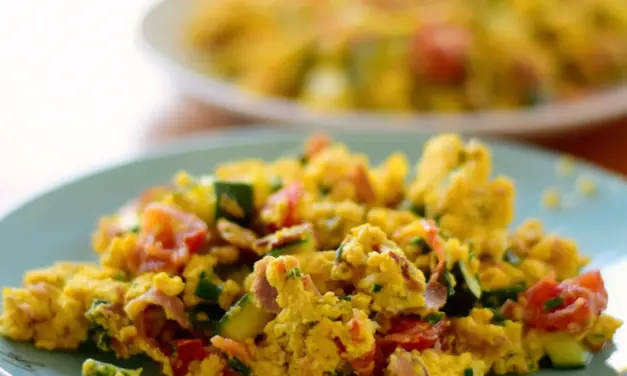 Schinken Rührei mit Tomaten: Einfach, Schnell, Lecker!