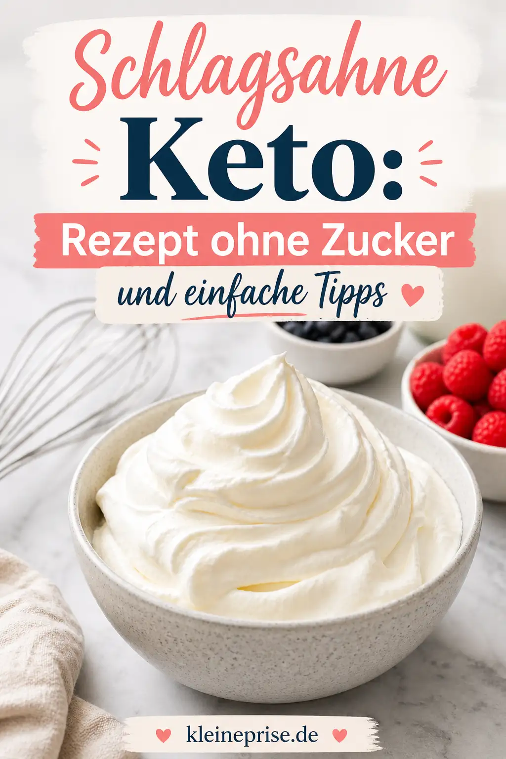 Pinterest: Schlagsahne Keto Pinterest: Bild zu Schlagsahne Keto mit einer Schale cremiger Schlagsahne und dem Text Rezept ohne Zucker und einfache Tipps.