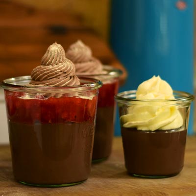 Schoko Schlagsahne auf Schokoladenpudding | Wie macht man Schoko Schlagsahne