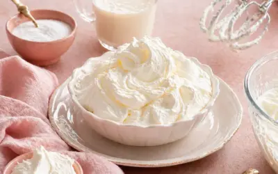 Über mich Schlagsahne vorbereiten: so bleibt sie lange steif