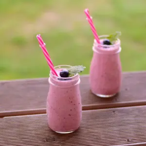 Sommerbeeren Smoothie: Ein einfaches Sommerrezept Sommerbeeren Smoothie