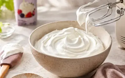 Einfache Rezepte und Spielideen für Kinder Vegane Schlagsahne steif schlagen – so wird sie wirklich fest