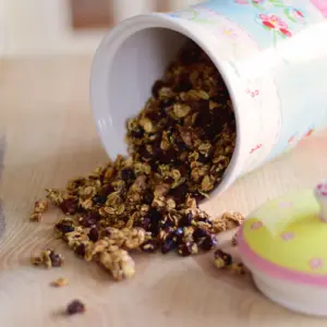 Walnuss-Granola - Knuspriges Rezept für selbstgemachtes Müsli Walnuss-Granola