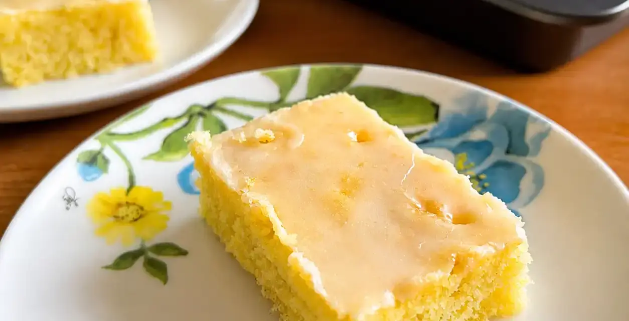 Zitronenkuchen vom Blech saftig und einfach
